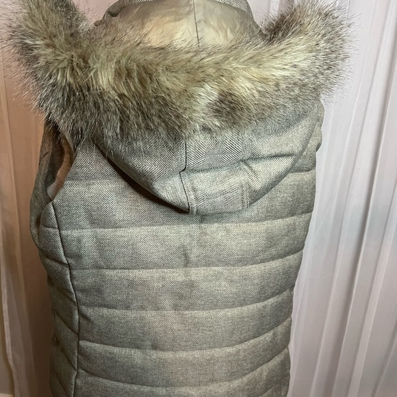Women’s Banana Republic Vest With Hood Sz. L - Picture 2 of 6